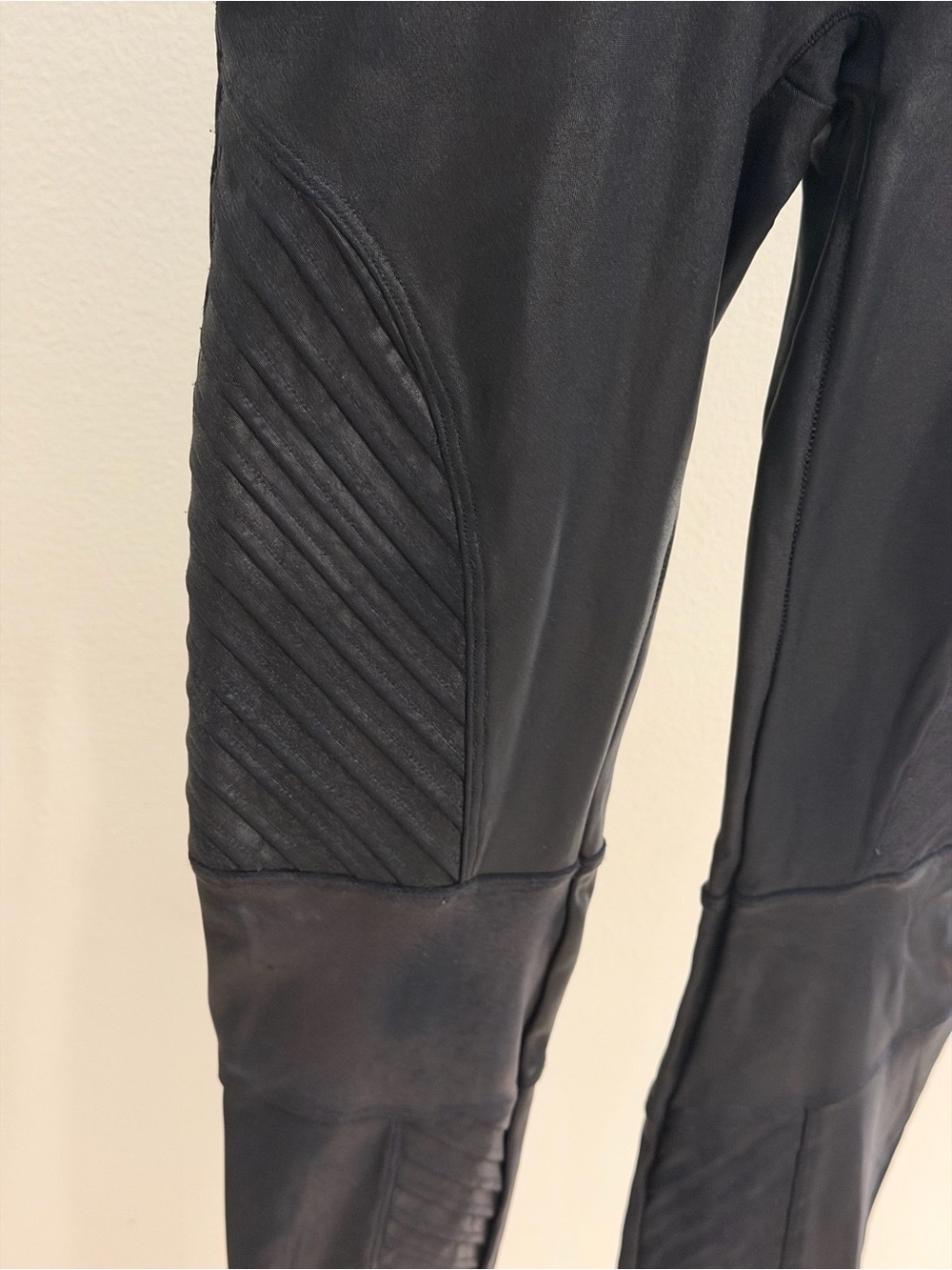 Spanx Faux Leather Moto Leggings Black Size Medium - Picture 6 of 8